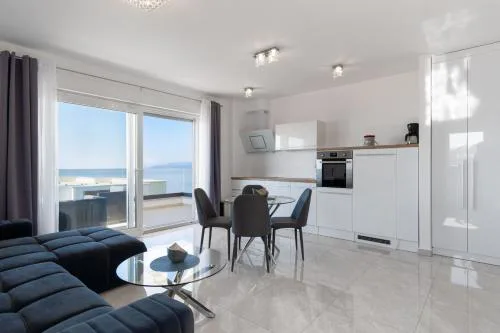 Sea View Apartment with parking - Dina