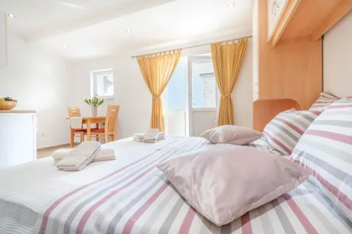 Studio Apartmani Dora