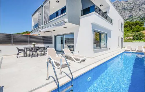 Lovely Home In Makarska With Kitchen