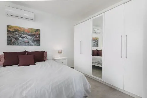 The view & art gallery apartment, free parking