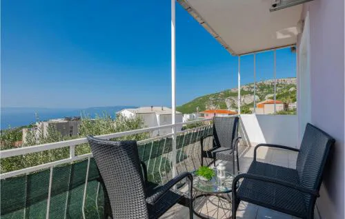 Two-Bedroom Apartment With Sea View In Makarska