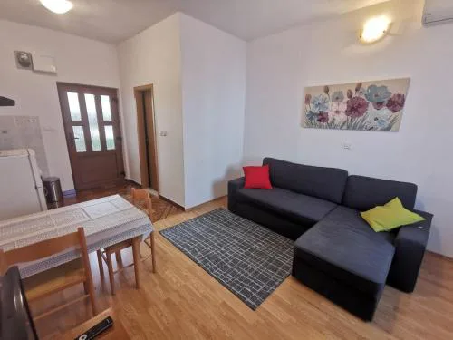 Uncle Apartment