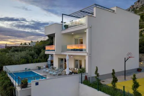Villa Inmitten Der Natur In Ruhiger Lage
