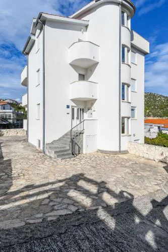 Apartments Jakov