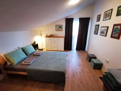 Centrally located 3 Bedroom Holiday House O'Live with private garden