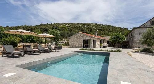 Villa Bosilen with private pool, near Trogir, Split airport, quiet area, family villa