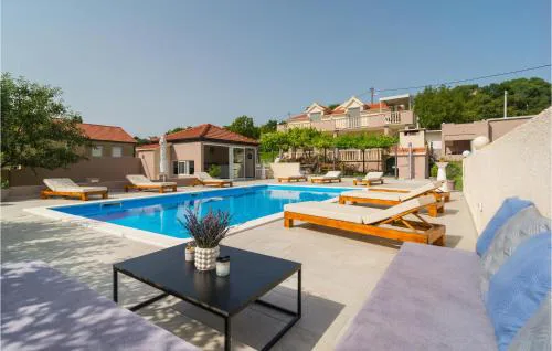 Amazing Apartment In Obrovac Sinjski