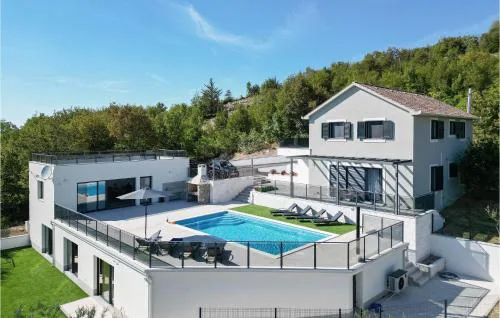 Stunning Home In Obrovac Sinjski