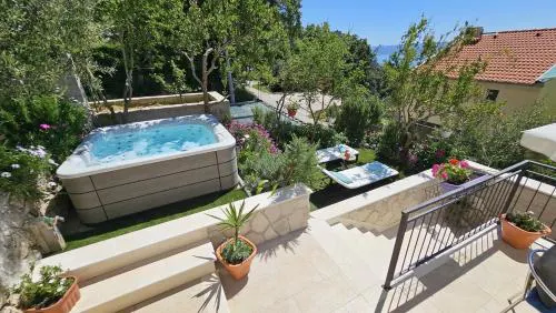 3-Bedroom Holiday Sunset House with Jacuzzi & Spectacular Sea View