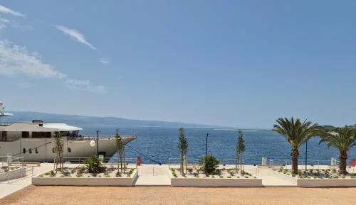 AP BONACA Sea front View