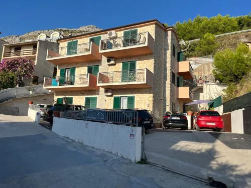 Apartments with parking space Nemira, Omis - 21891