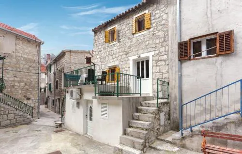 Apartments with parking space Omis - 16185