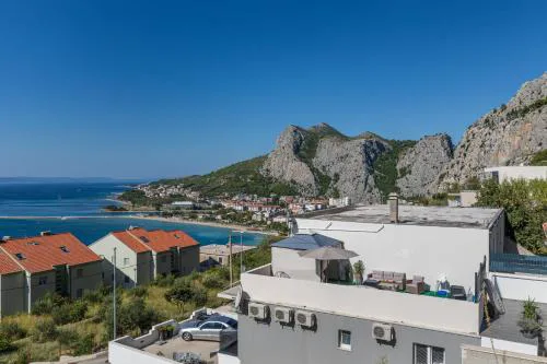 Apartments with parking space Omis - 20689