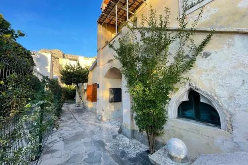 Apartments with parking space Omis - 23914