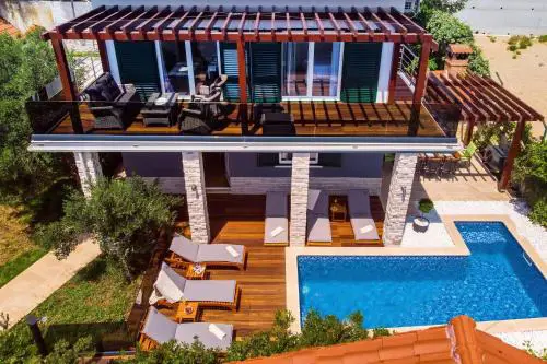 Haus In Stanići Mit Grünem Garten