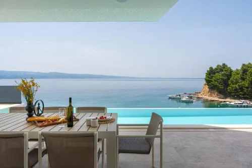 Seafront Villa Nina with 5 en-suite bedrooms