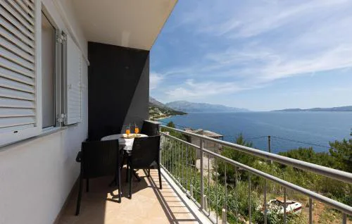 Stunning Apartment In Omis