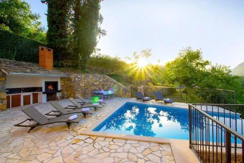 Villa Mosor Mit Beheiztem Salzwasserpool Und Sauna