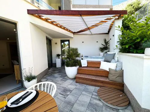 VILLA ONEUM - Apartment MARE with privat JACUZZI