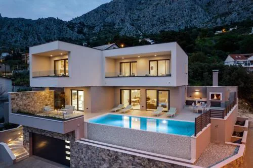 Villa Una with heated pool, 1km from the beach