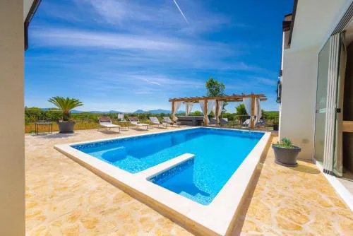 Villa Unika heated 40m2 Pool, Hot Tub, Sauna