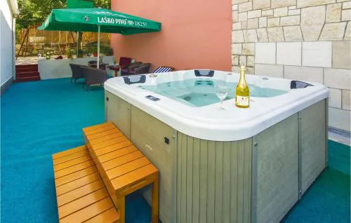 Three-Bedroom Apartment In Ostrvica
