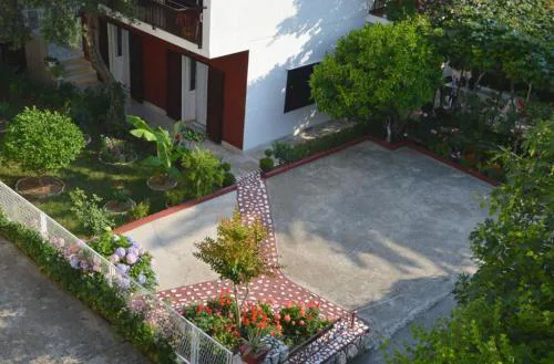 Apartment and rooms Vlado
