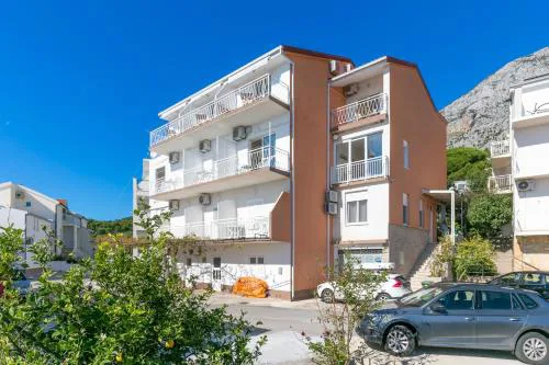 Apartments with parking space Zivogosce - Blato - Makarska - 22253