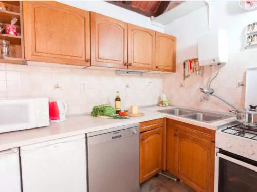 Three Bedroom Apartment with Terrace and Sea View