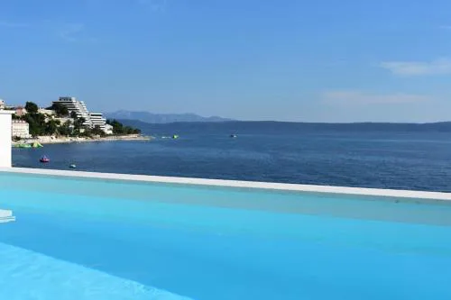 Villa Mel I - Luxury Waterfront Villa Downtown with Pool!