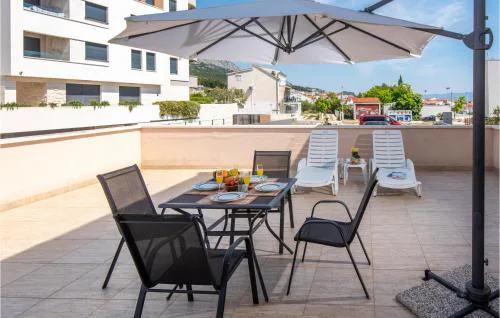 1 Bedroom Lovely Apartment In Podstrana