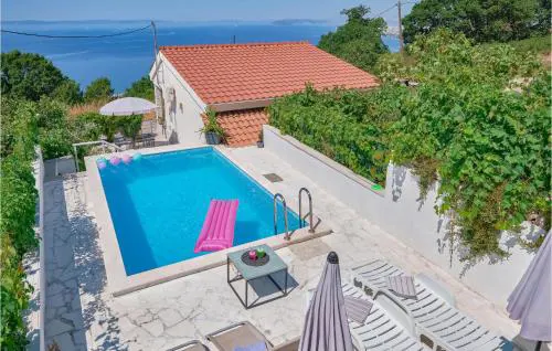 2 Bedroom Beautiful Home In Podstrana