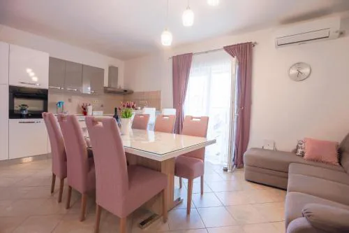 Apartment Vesna near beach with the balcony