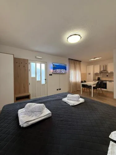 Apartments & rooms Prižmić