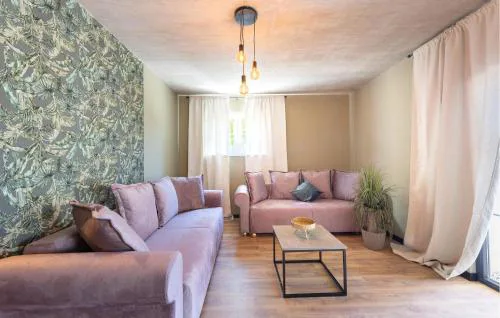 Cozy Apartment In Podstrana