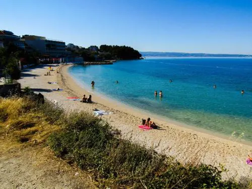 Gemütliche Ferienwohnung mit zwei Balkonen und Gemeinschaftsgarten in Strandnähe