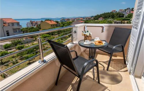 Gorgeous Apartment In Podstrana
