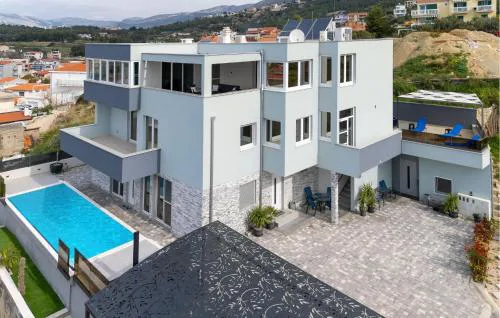 Lovely Apartment In Podstrana With Wifi