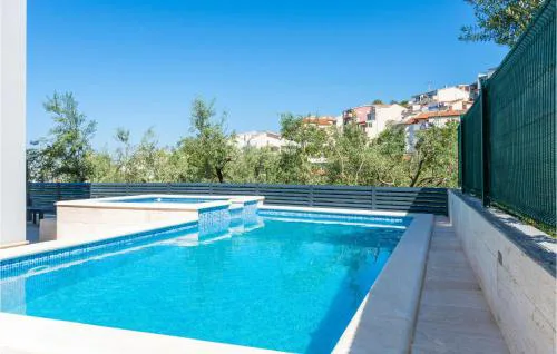 Lovely Apartment In Podstrana With Wifi