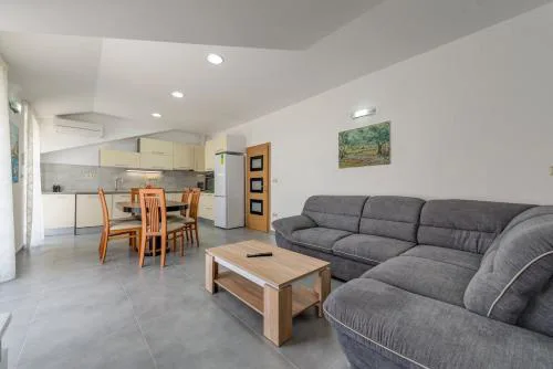 Luxury-New Apartment