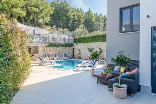 Luxury villa Blue Sky, private pool, breakfast