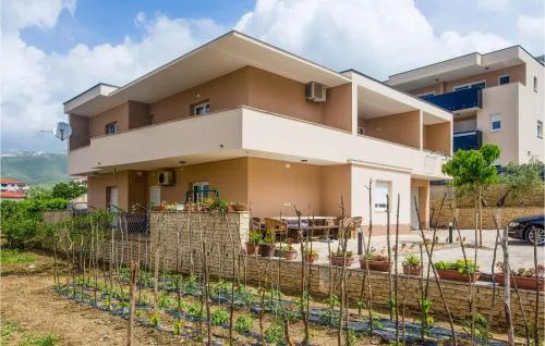 Nice Apartment In Podstrana
