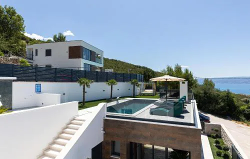 Nice Home In Podstrana