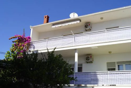 Sea view apartment Manda