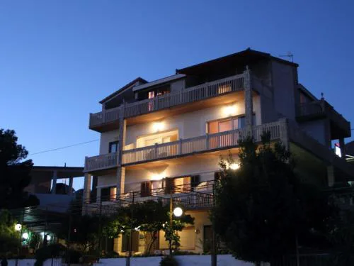 Seaside Escape, Podstrana