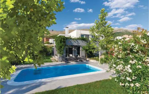 Stunning Home In Podstrana