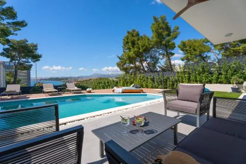 Stylish 5-bedroom villa Aride with pool, sea views