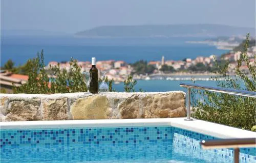 Three-Bedroom Apartment In Podstrana