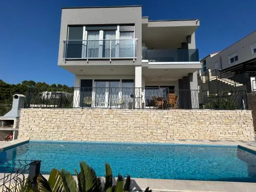 Villa M apartment Podstrana-private pool 30 m2