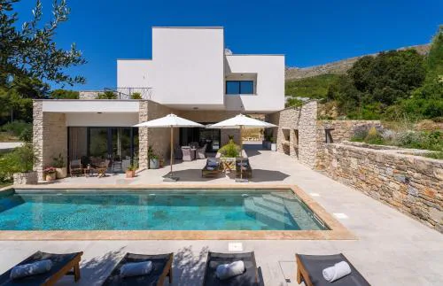 Villa Praska with private 28,5 sqm pool, 3 en-suite bedrooms, Sauna, 1km to Beach